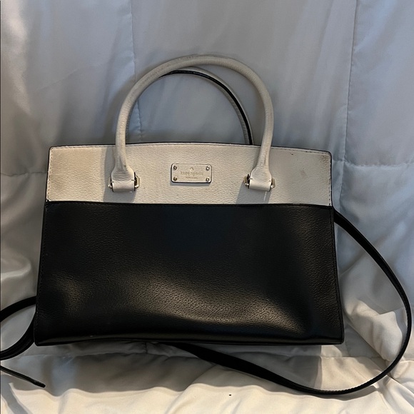 Kate Spade - Elegant Black and White Handbag - Picture 1 of 3